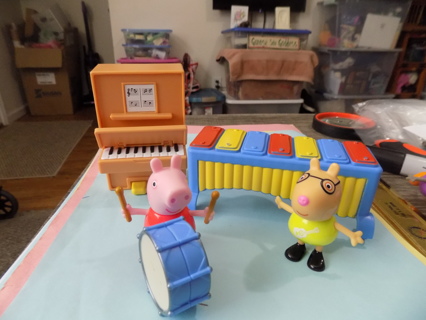 Peppa Pig's Making Music Fun Set  Peppa, & 1 other character, piano ,xylyphone, drum