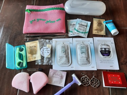 Beauty Stocking Stuffer ~ Cosmetic bag stuffed with goodies