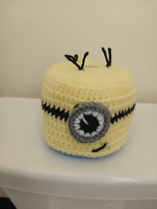 Tissue cozy to fit a tripple roll. New. Crocheted by me.