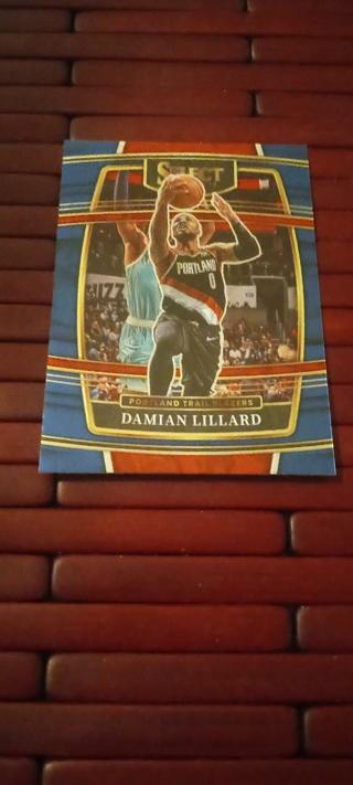 2021-22 SELECT DAMIAN LILLARD BLUE PARALLEL CONCOURSE CARD