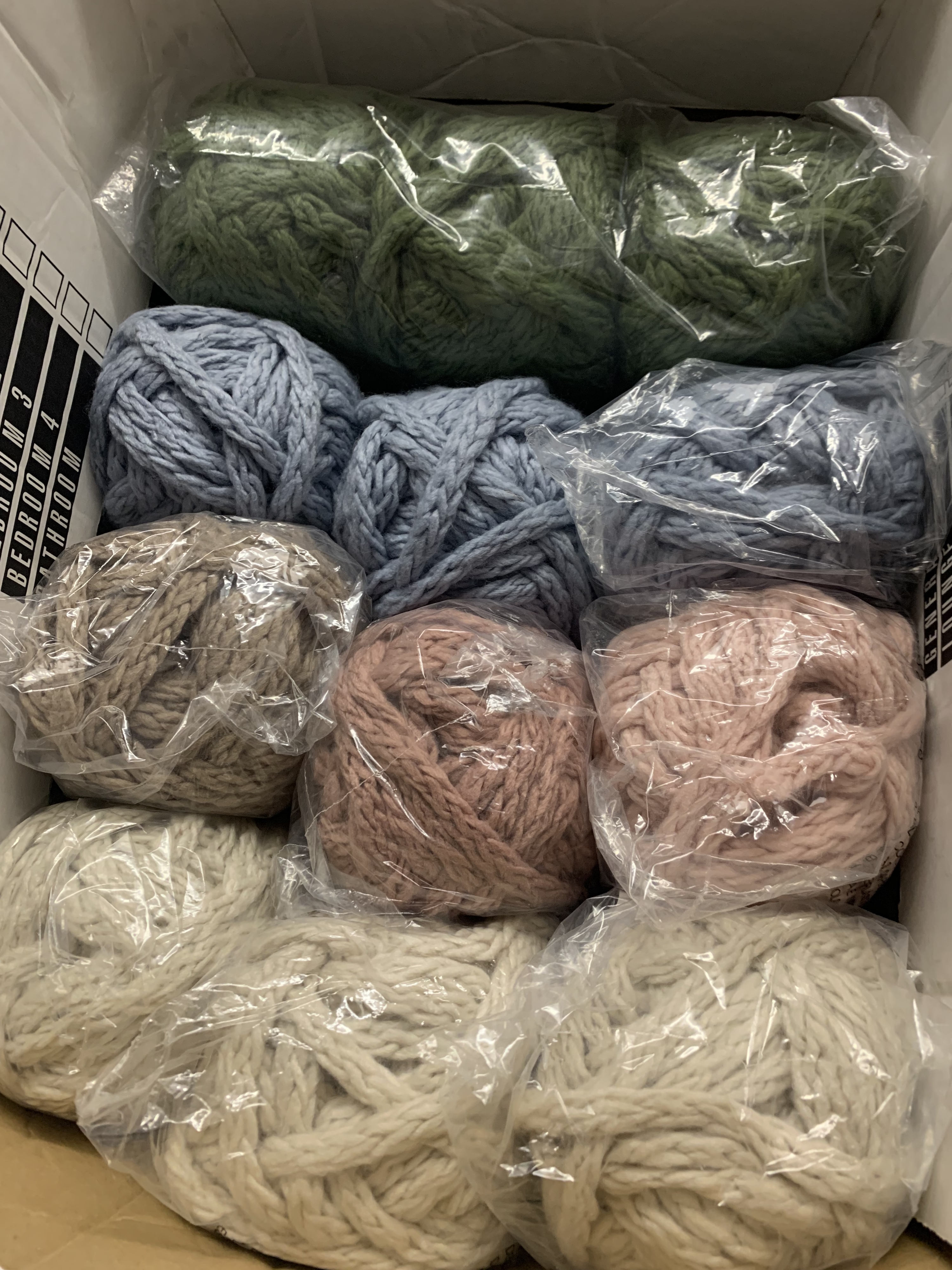 FREE: 3 POUNDS MYSTERY YARN DE - STASH AUCTION 