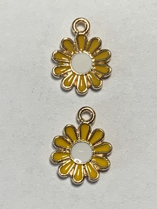 ♡DAISY CHARMS~#4~YELLOW WITH WHITE~FREE SHIPPING♡