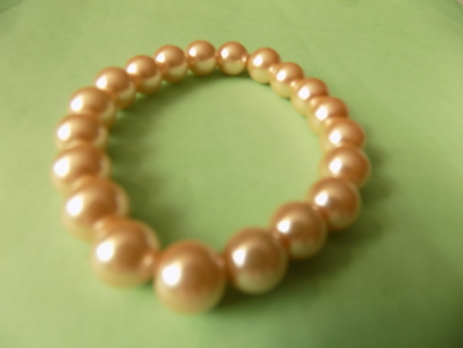 Bracelet large peach color pearl beads on stretchycord