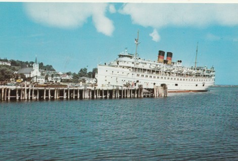 Vintage Unused Postcard: t: S.S. North American docked at Mackinac Island, MI