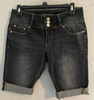 Ladies, Bermuda jean shorts, size 7 brand daily jeans