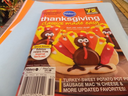 Pillsbury Thanksgiving classics made easy 72 Receipe cards with photos