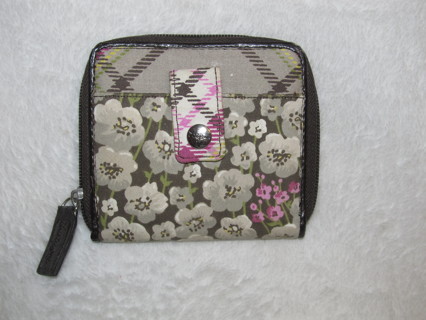 Cute Thirty-One Floral & Plaid Zip Around Wallet