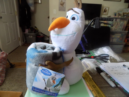 NWT Mint Condition Disney's Olaf snowman of Frozen plush and throw blanket