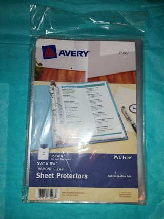 Avery 5 1/2" x 8 1/2" Diamond-Clear Sheet Protectors / 15 Pack