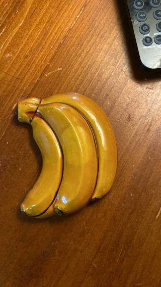 glazed ceramic banana bunch magnet=3 1/2"