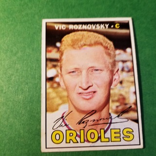 1967 - TOPPS BASEBALL CARD NO. 163 - VIC ROZNOVSKY - ORIOLES