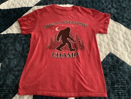 Bigfoot Social Distancing Champ Men’s Small Gently Used T-shirt