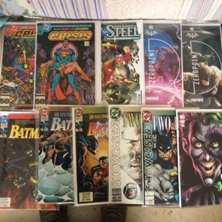 11 DC Comics, Batman, Superman & More ! Lot A-16