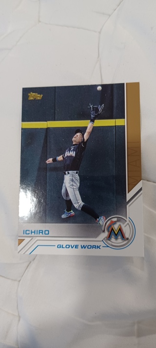 17 Topps Ichiro Salute "glovework"