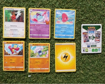 6 Pokémon cards - new 