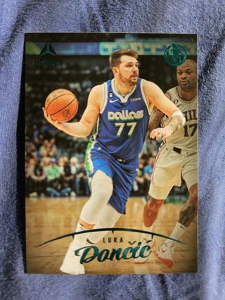 2022-23 Panini Chronicles Luminance Teal Luka Doncic