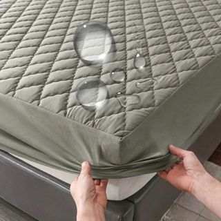 Waterproof fitted bed sheet