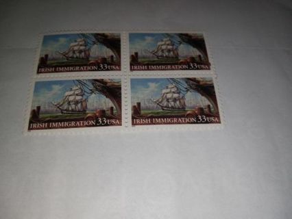 4 VINTAGE 1999 33ent Postage Stamp New Never used