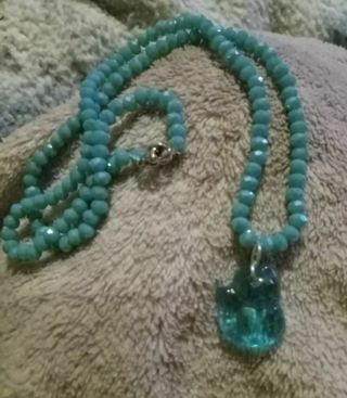 Turquoise colored fox crystal beaded necklace new
