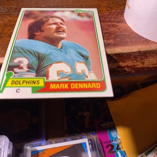 1981 topps mark dennard football card 