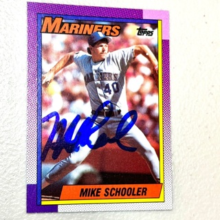 Autographed 1990 Topps Mike Schooler   Seattle Mariners #681  