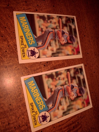 Two card lot 1985 Topps baseball Spike Owen 