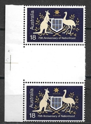 1976 Australia Sc628 Coat of Arms MNH gutter pair