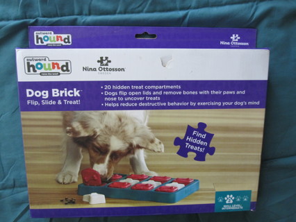 Nina Ottosson - Outward Hound Dog Brick - Level 2 educational toy - brand new