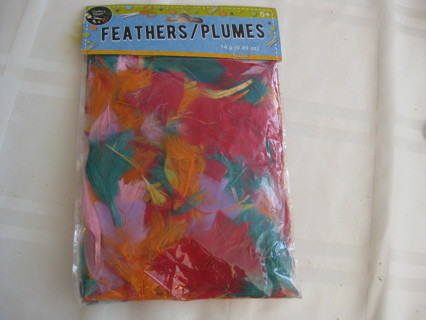 Colorful feathers for crafts, NIP, 14 grams.