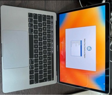 Macbook Pro 13-inch, retina display, touch bar