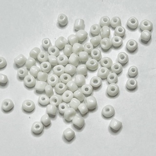 White 4mm Glass Round Seed Beads 