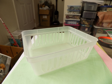 White frosted rectangle basket with round corner 6 x 4 1/2 x 2 1/2