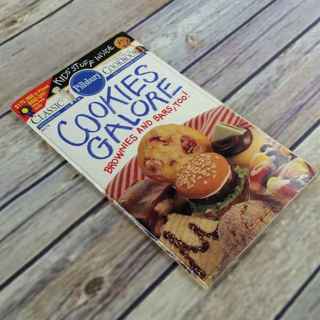 Vintage Cookbook Pillsbury Cookies Galore Brownies and Bars Recipes 1994 