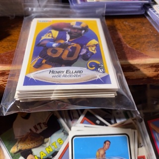 (25) random 1990 fleer football cards 