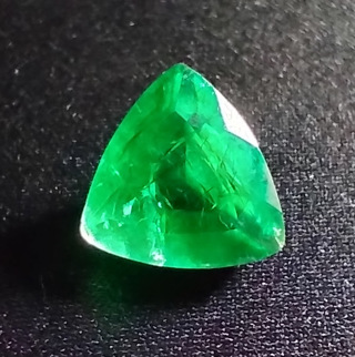 GEMSTONE NATURAL EMERALD BIG 8.48 CARATS WITH SUPER NICE COLOR FANTASTIC STEAL OF A DEAL TAKE A LOOK