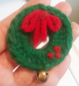 Handmade Christmas Wreath Brooch/Pin