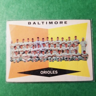 1960 - TOPPS EXMT - NRMT BASEBALL - CARD NO. 494 - BALTIMORE TEAM - ORIOLES - BV= $25