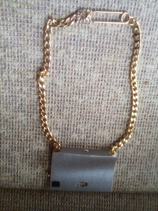 "NWT" FASHION NECKLACE WITH SAFETY PIN PENDANT"