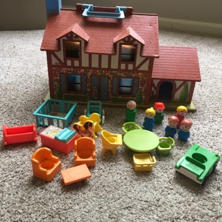 ⭐️⭐️ Vintage!: Year 1980 Fisher Price Play Little People Tudor Doll House!! With 20 Accessories!!