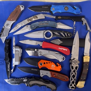 15 knife lot-nice variety see photos 