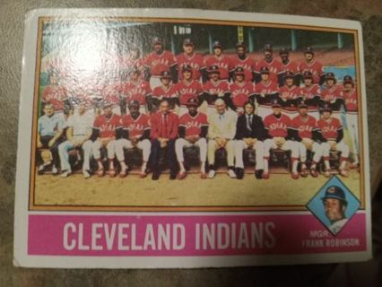 1976 TOPPS CLEVELAND INDIANS BASEBALL TEAM CARD# 477