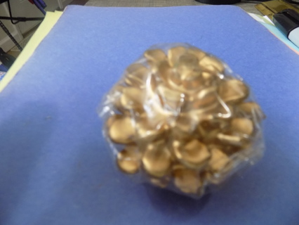 Goldtone pinecone shape candle NIP # 2