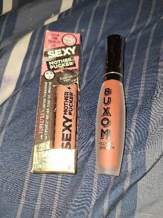 2 lip plumping gloss