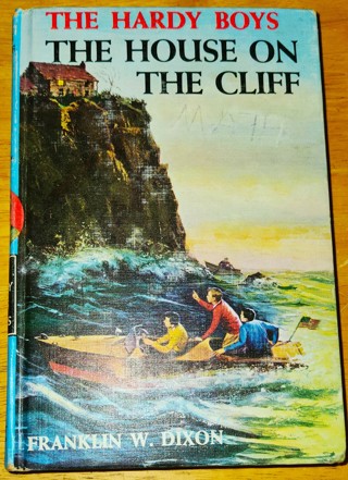 1959 The Hardy Boys THE HOUSE ON THE CLIFF by Franklin W. Dixon - hardcover 180 pages VG condition