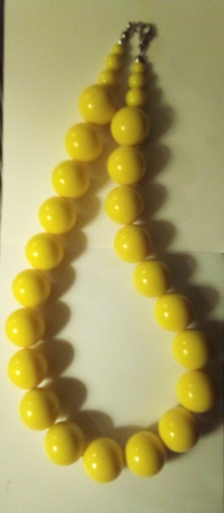 Vtg,Lemon Yellow ,Resin balls choker necklace 