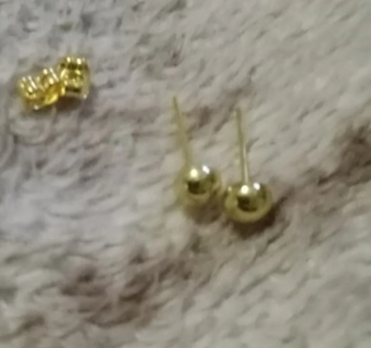 1pr gold stud earrings 