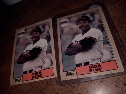 Two Card Lot 1987 Topps baseball vida blue 