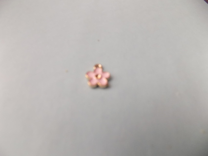 Small goldtone pink enameled daisy flower charm