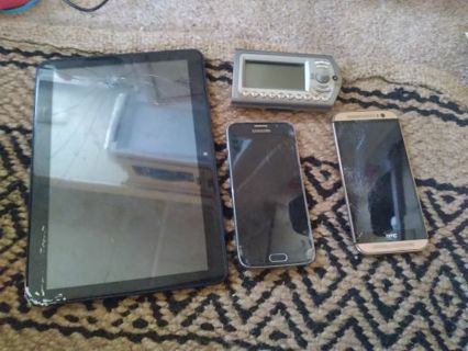 Broken cellphone / tablet lot