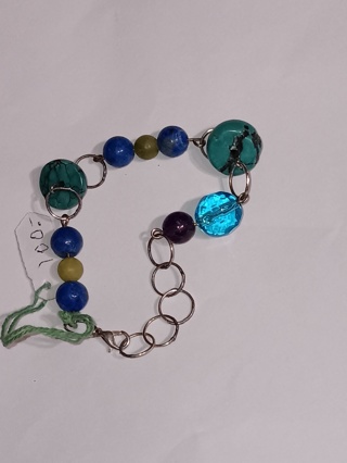 Bracelet with beads and wire 